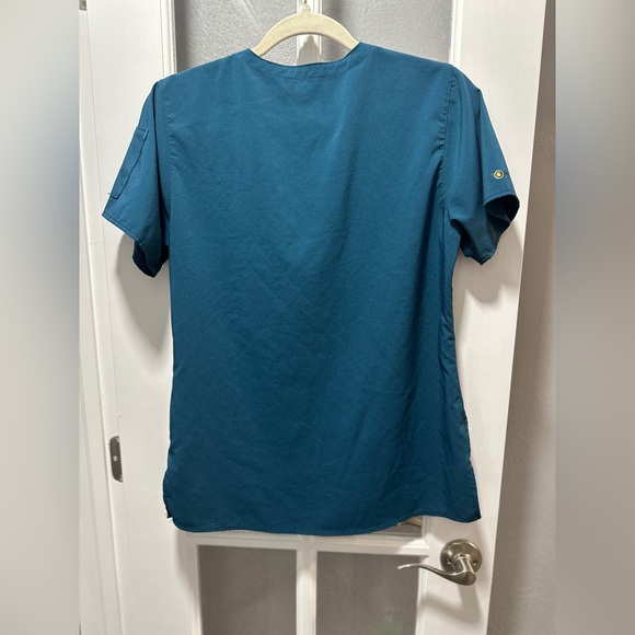 Carhartt Women's Cross-Flex Media Scrub Top - Picture 10 of 10